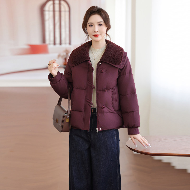 妈妈羽绒服冬装洋气中老年女冬季羊羔绒外套短款高端女士收腰棉袄
