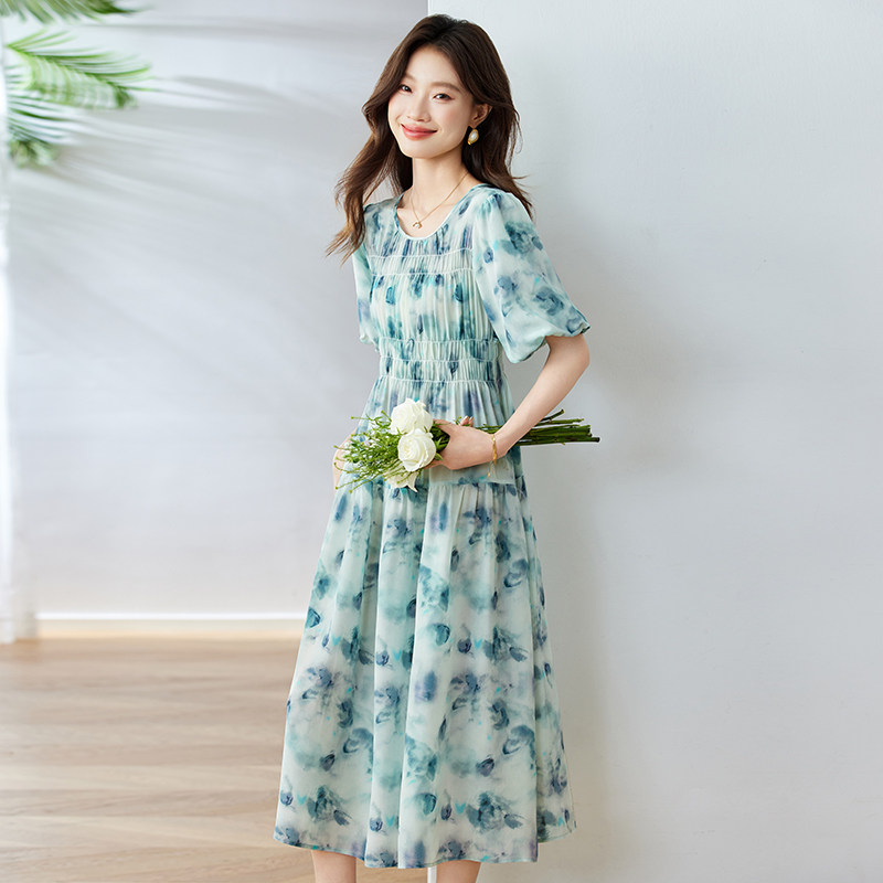 印花真丝连衣裙女夏2026新款碎花收腰圆领气质高级感桑蚕丝裙子