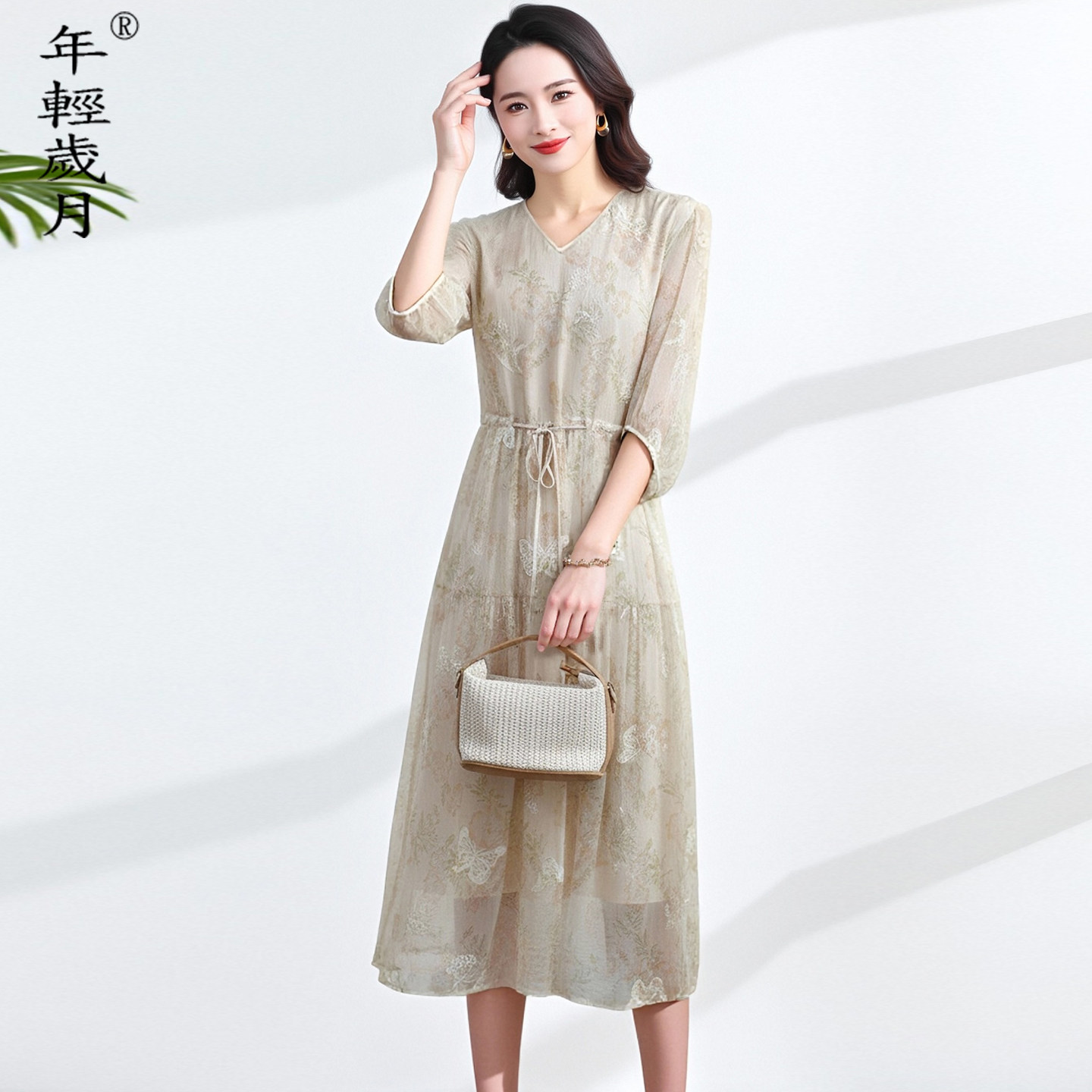 优雅V领刺绣真丝连衣裙女中长款2026夏新款收腰显瘦气质桑蚕丝裙