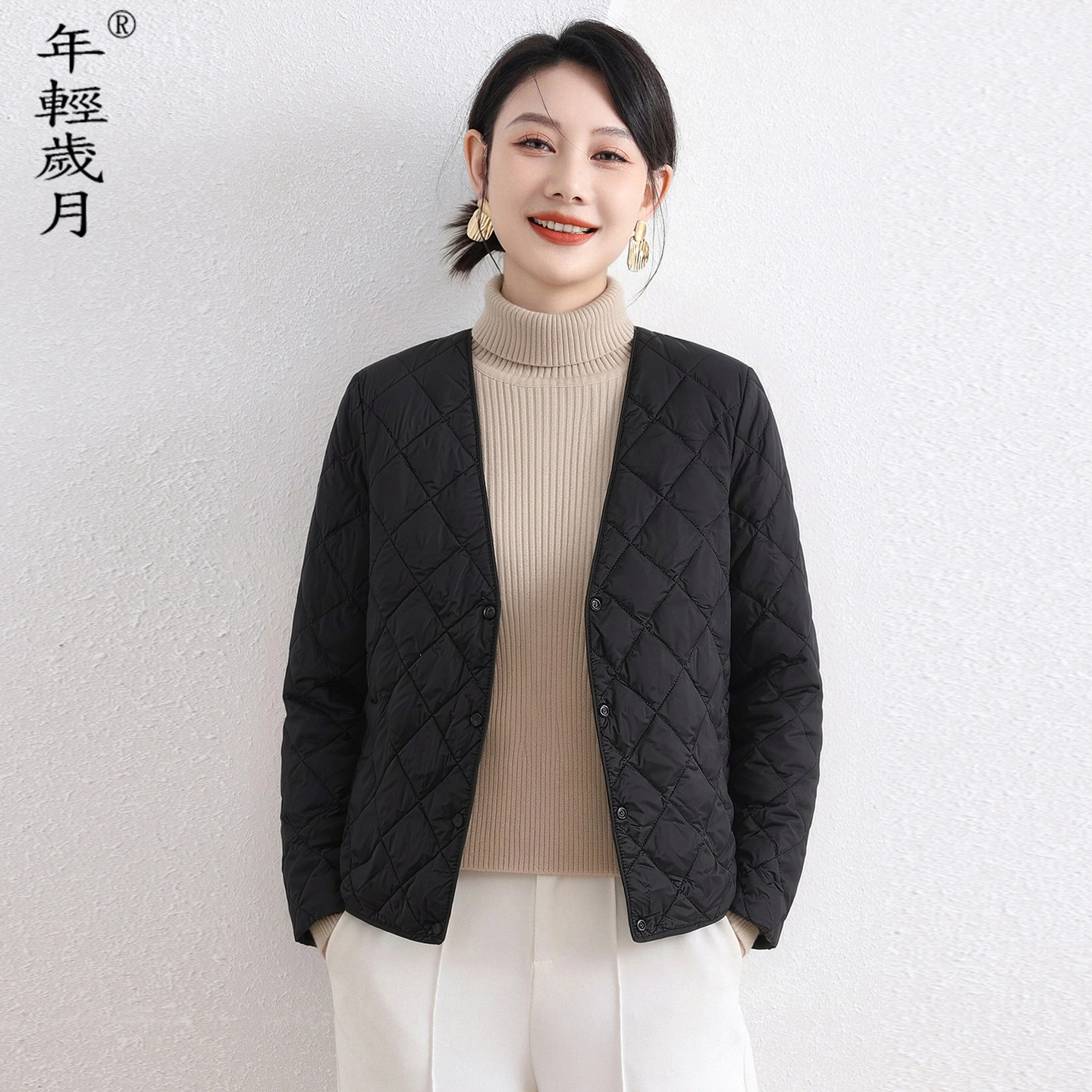 95白鸭绒轻薄羽绒服女短款2026秋冬新款v领时尚爆款显瘦薄款外套