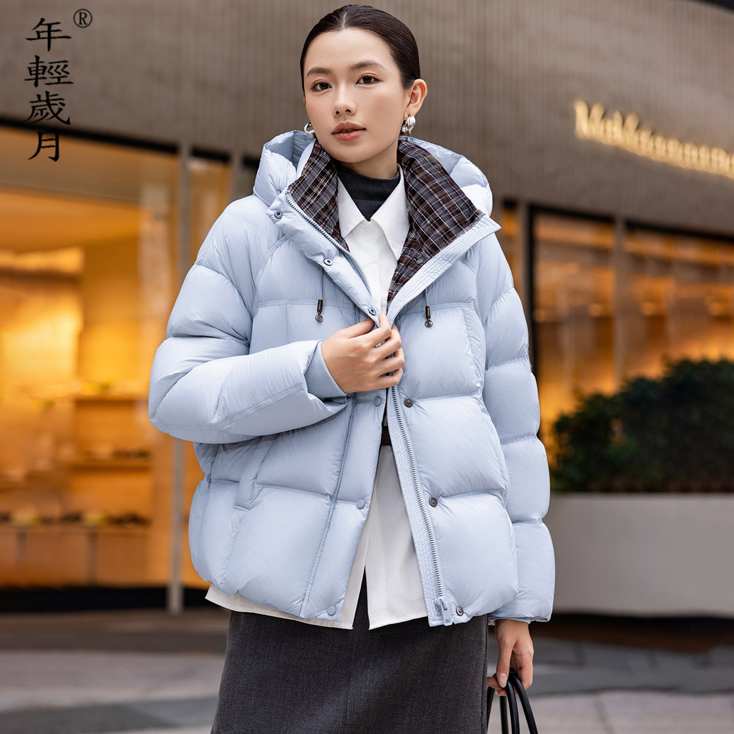 95白鸭绒羽绒服女短款2026冬新款格子拼接时尚加厚保暖面包服外套