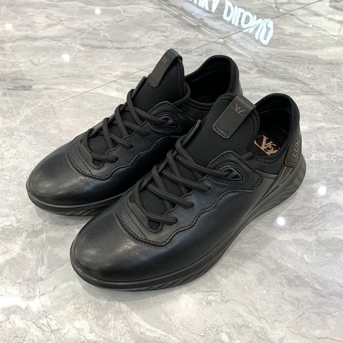 路卡迪龙春秋牛皮防滑耐磨平跟系带时尚男士休闲运动鞋 173215301