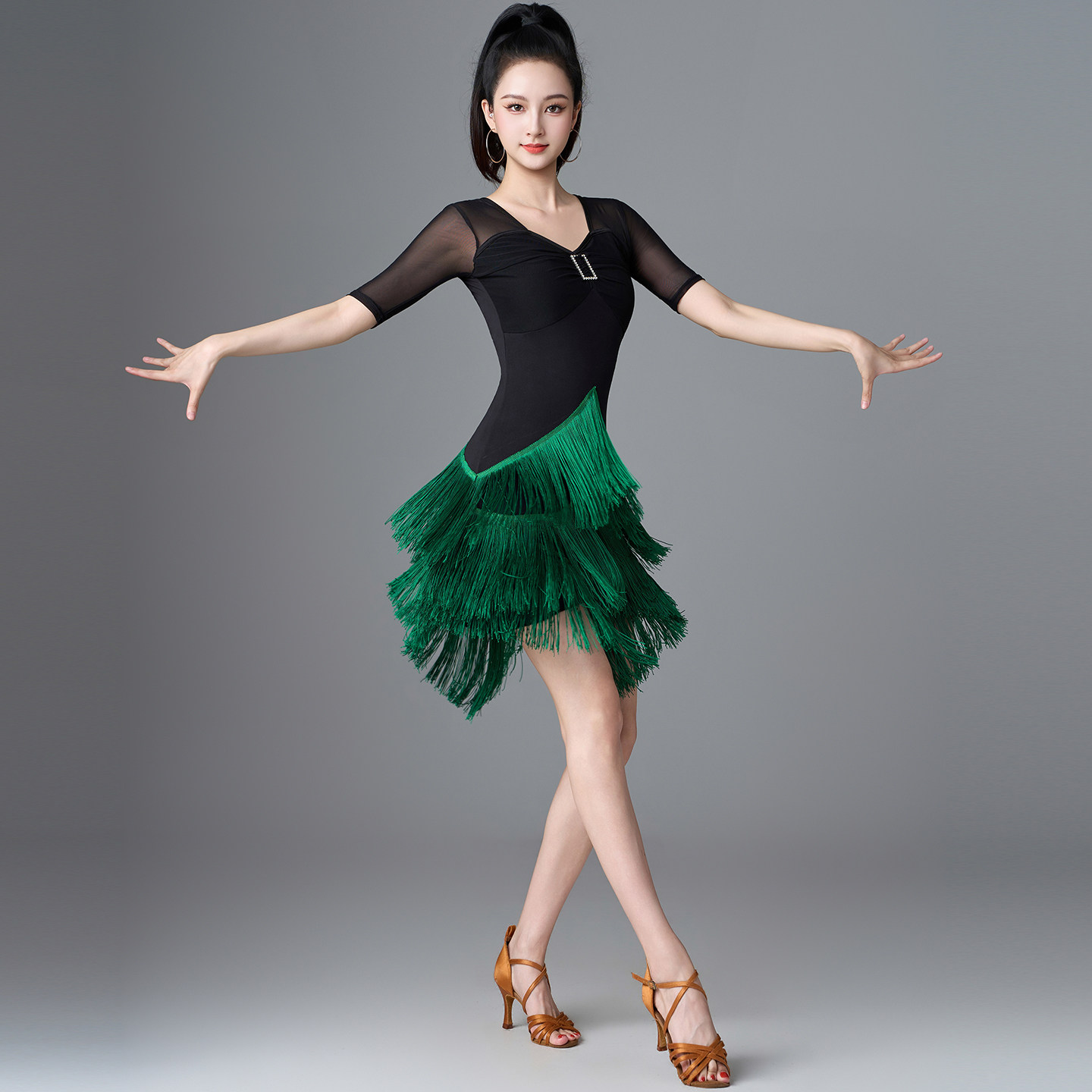 拉丁舞裙女成人2026年新款比赛表演出服装练功服短袖流苏连衣裙