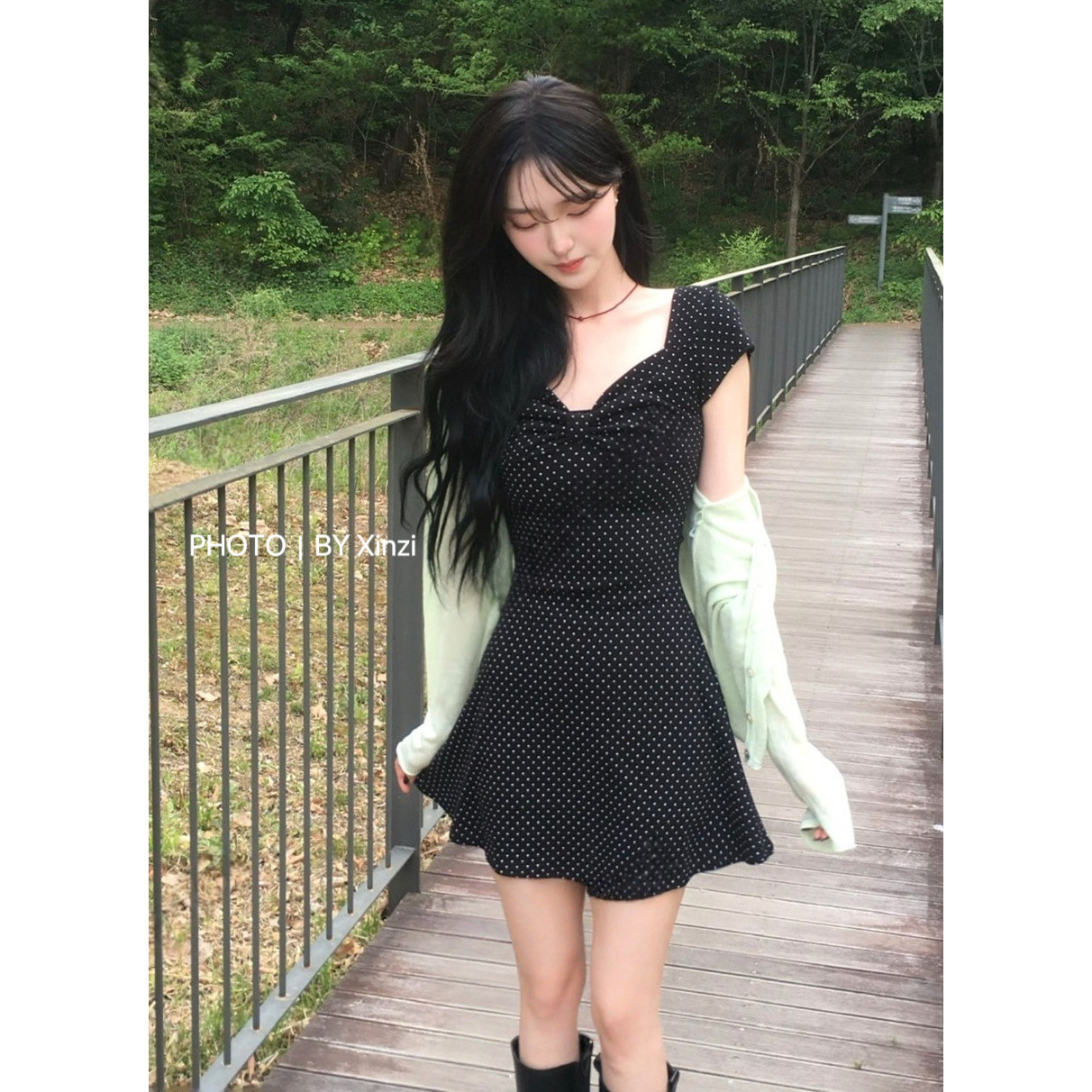 法式复古V领波点修身短袖连衣裙