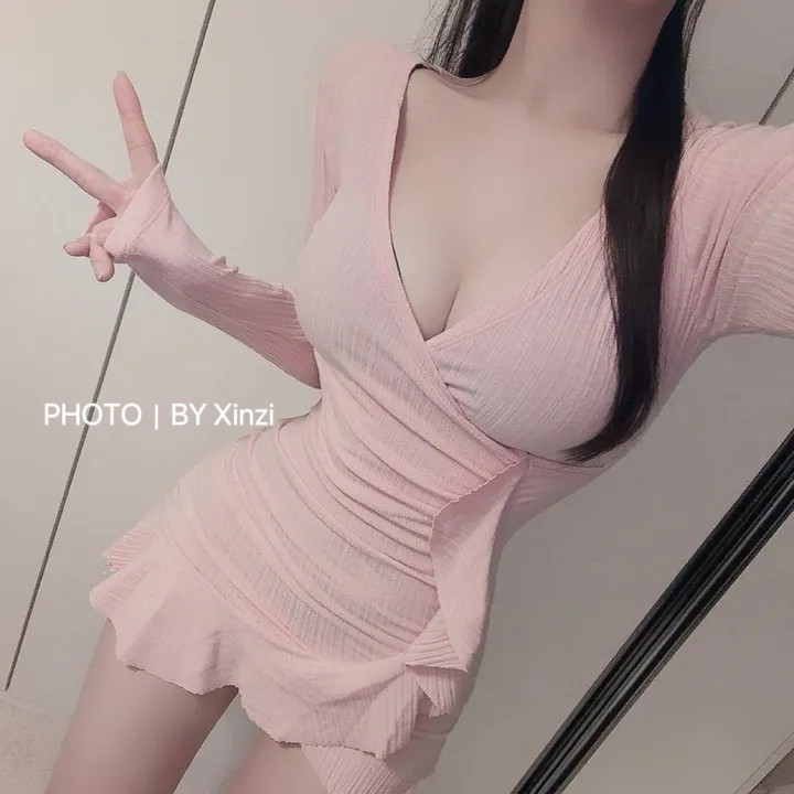 纯欲V领针织收腰显瘦连衣裙
