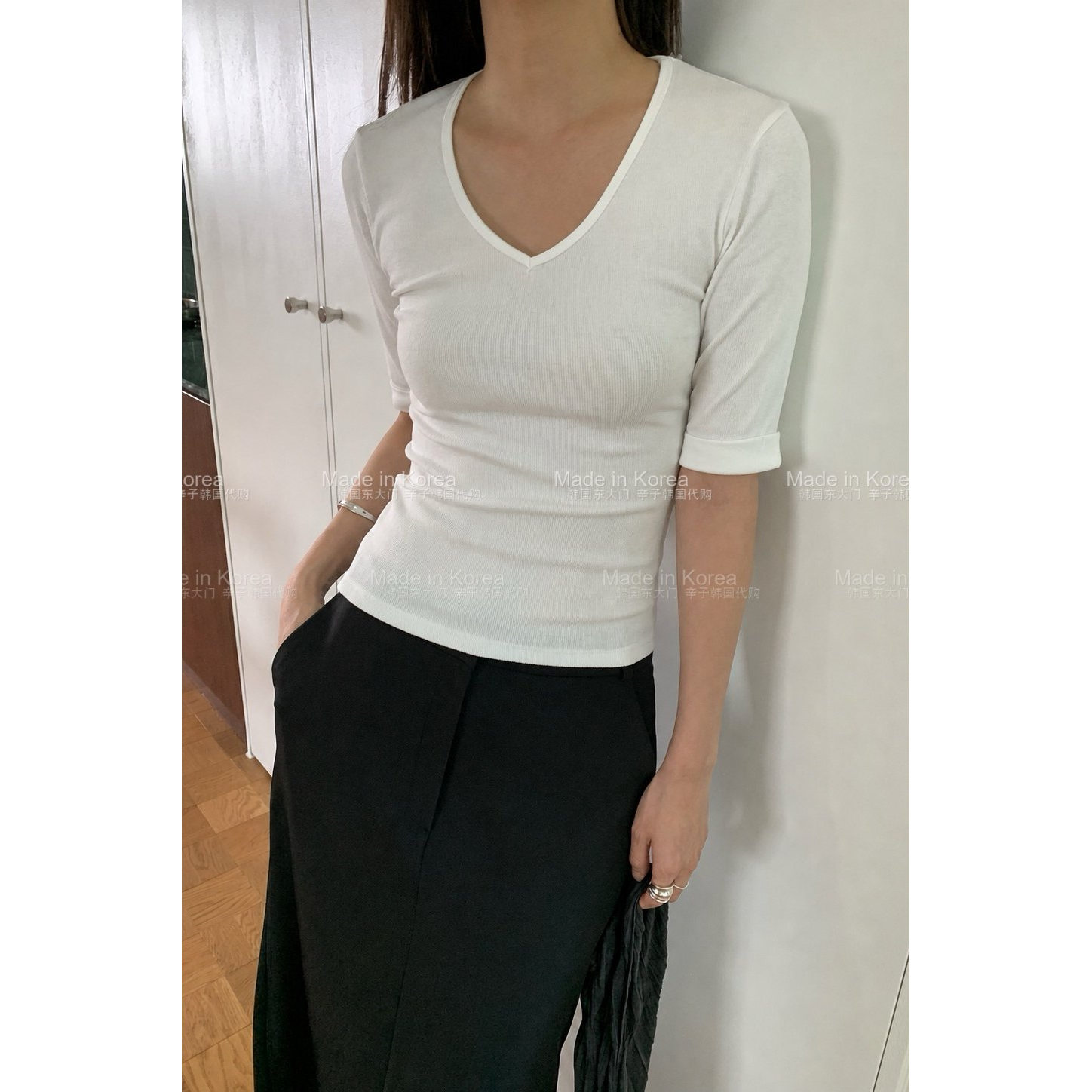 韩系V领修身纯色打底T恤女