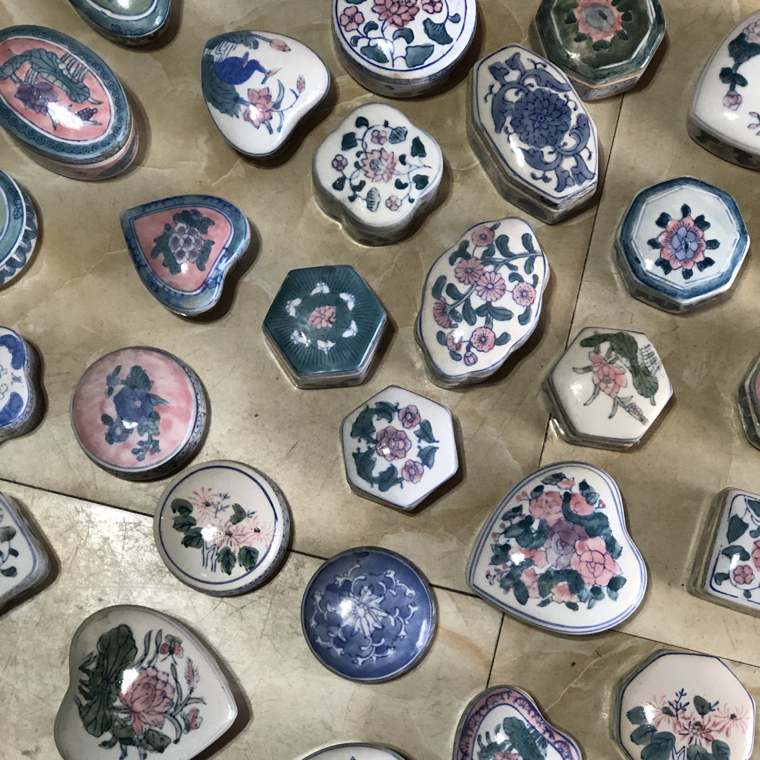 釉下彩手绘五彩青花小瓷盒桌面摆件80年代出口库存龙窑柴烧老瓷器