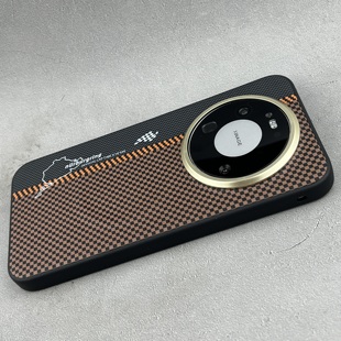 适用华为mate80Promax手机壳黄色纽北战甲磁吸mate70Pro皮纹精孔保护套苹果17PromaxMate60pro高级感P70pro