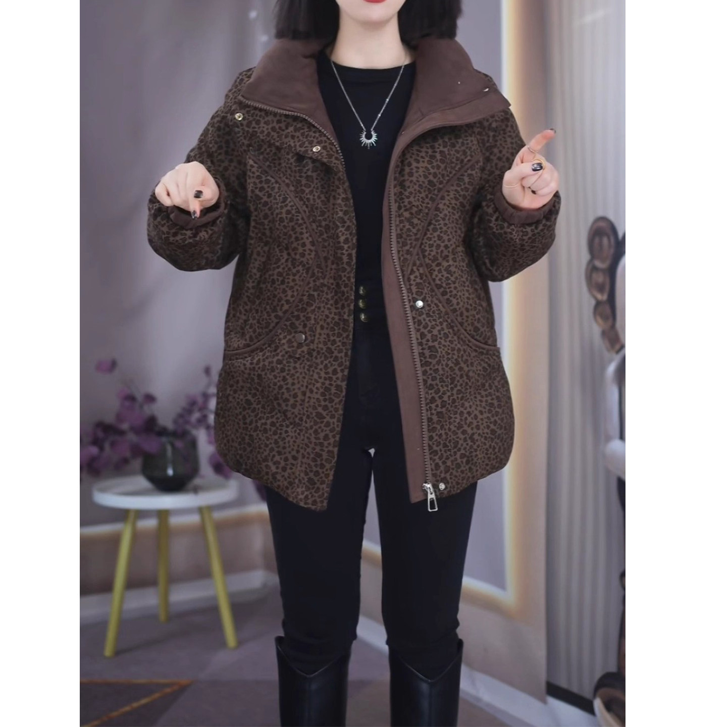 中长款羽绒服女25冬季新款妈妈装翻领豹纹印花加厚保暖白鸭绒外套