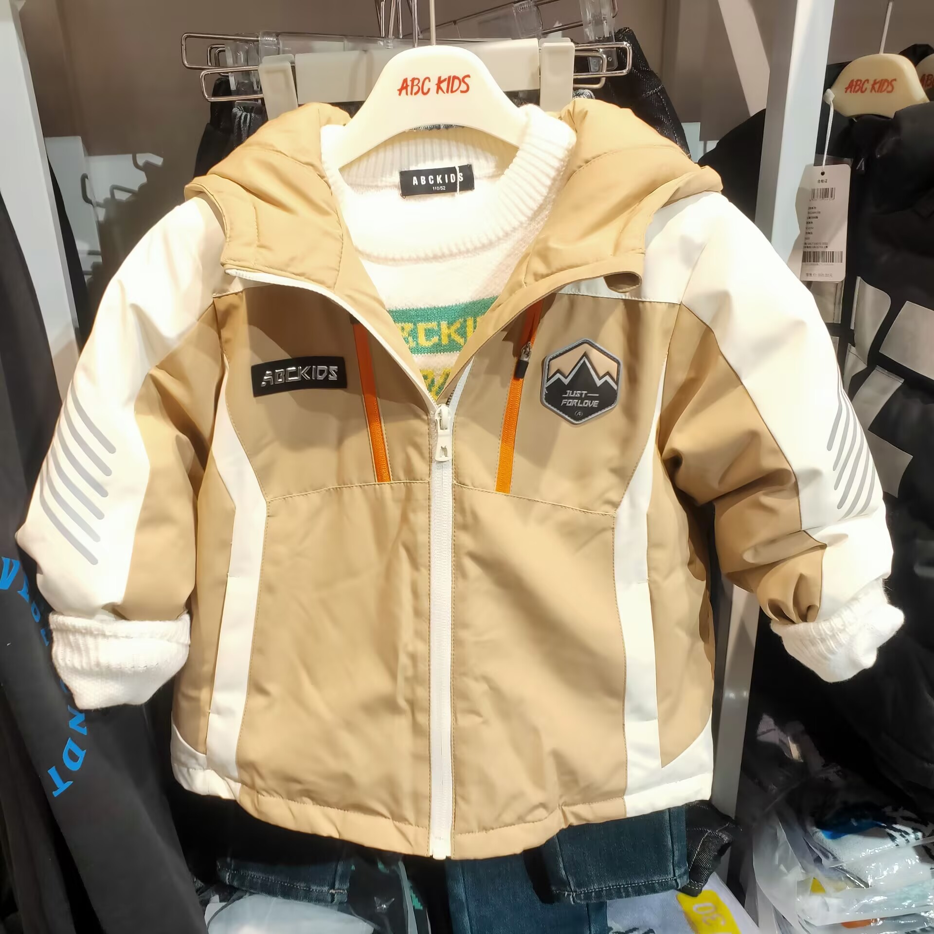 Abckids儿童羽绒服男童保暖连帽拼色外套85%含绒量