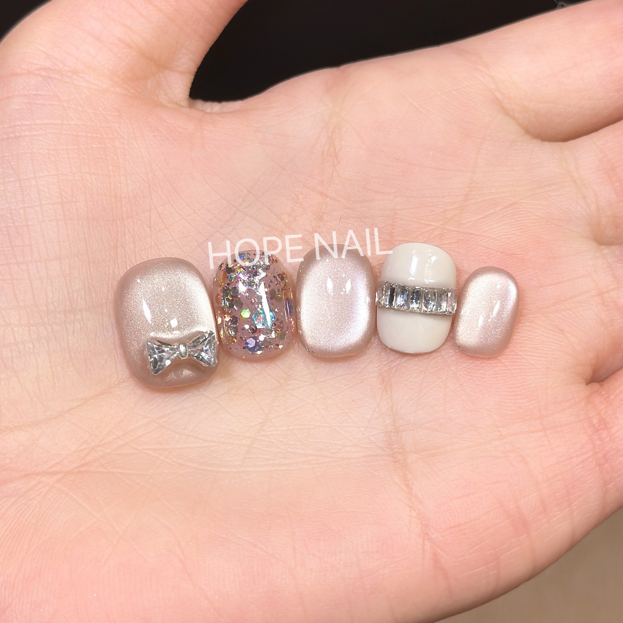 【半岛玫瑰】千金感裸粉蝴蝶结玻璃珠猫眼手工穿戴甲气质显白短甲,彩妆/香水/美妆工具,穿戴甲/甲片,淘宝优惠券,粉丝福利购,淘宝优惠卷