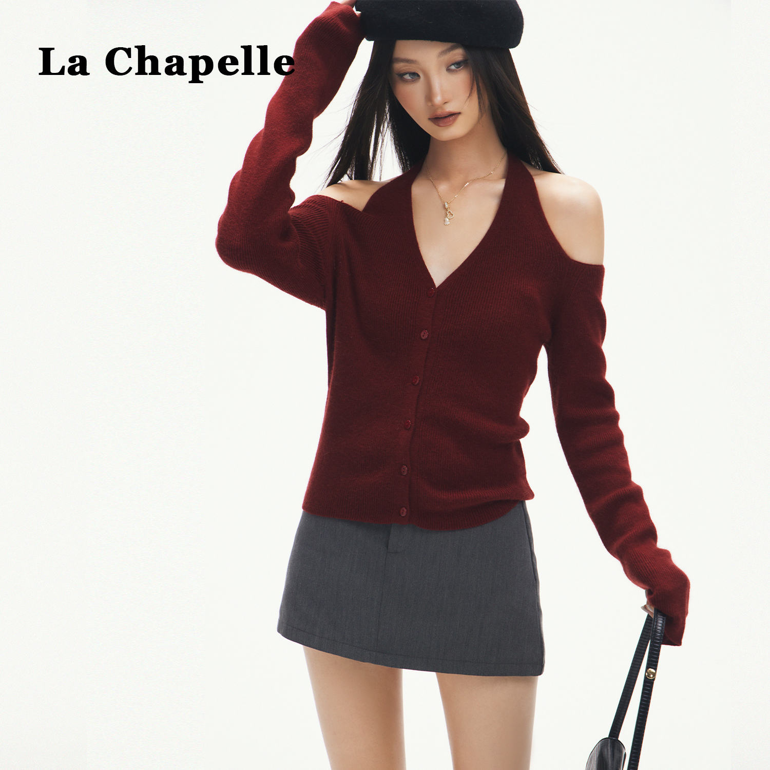 拉夏贝尔独特挂脖露肩长袖针织衫