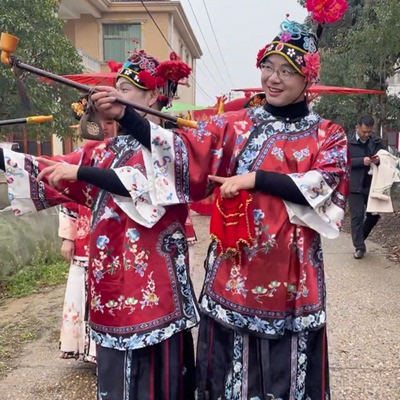 新款高档俏媒公媒婆服男缎面