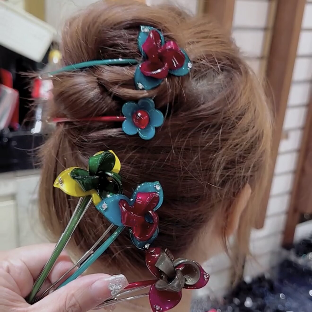 韩系撞色小花青蛙扣一字夹发夹女高级感后脑勺气质盘发2025新款