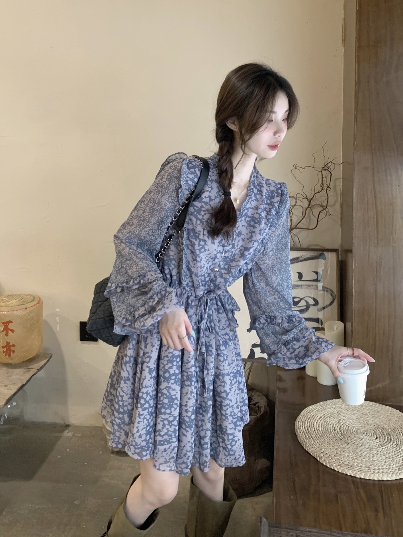 大码雪纺雾霾蓝碎花裙女早秋v领设计感收腰显瘦灯笼袖茶歇连衣裙