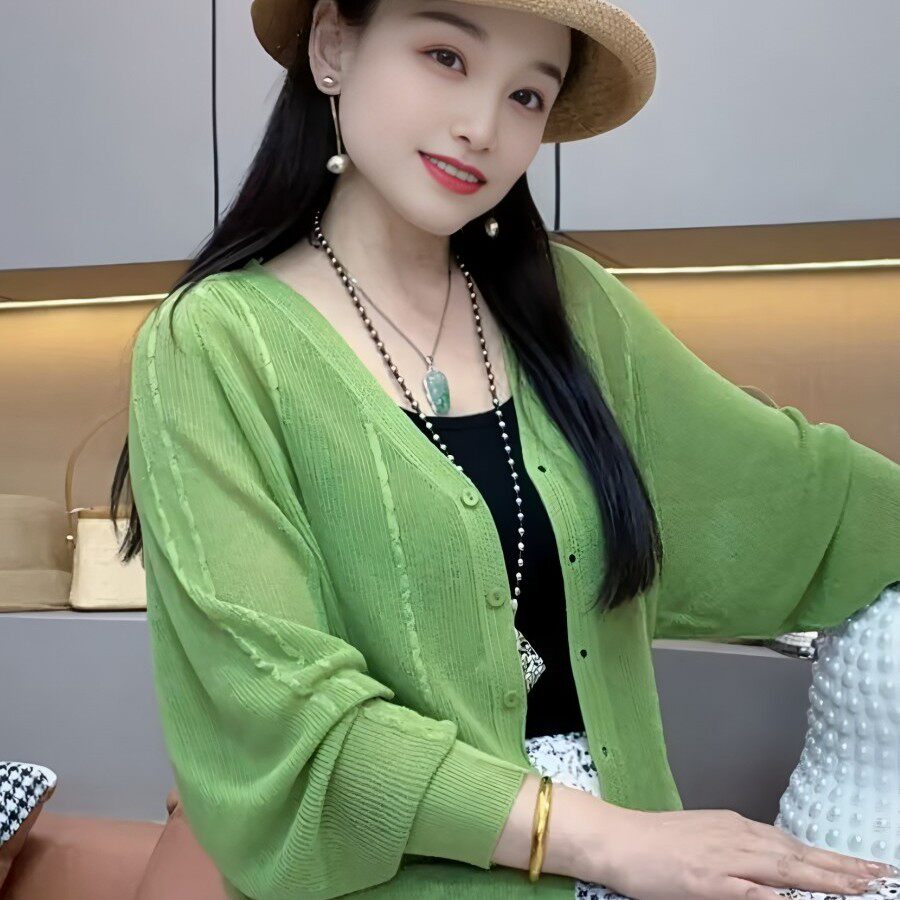 薄款冰丝针织披肩配吊带裙女图片