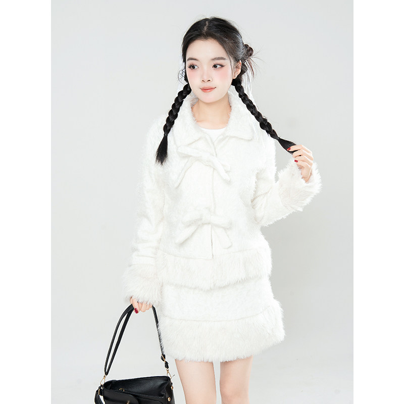 奶系小香风套装女秋季2025年新款高级感蝴蝶结毛毛外套短裙两件套