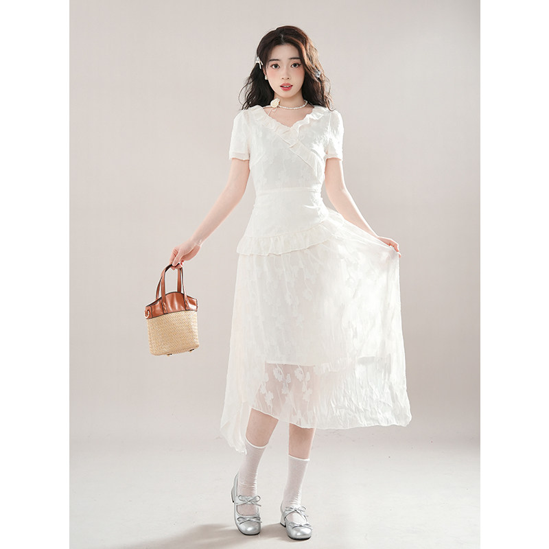 2024夏新款法式方领设计感小众气质荷叶边收腰显瘦不规则连衣裙女