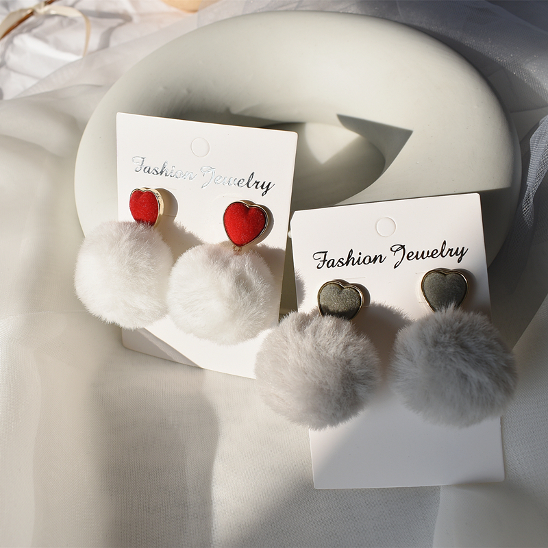 日韩时尚可爱女毛绒球