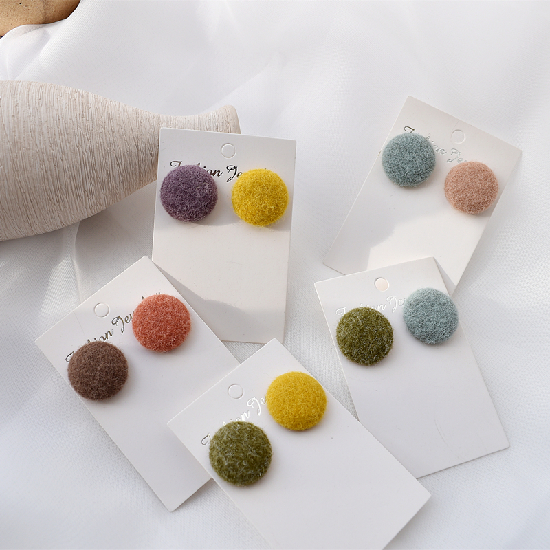 彩色不对称毛绒耳环耳夹