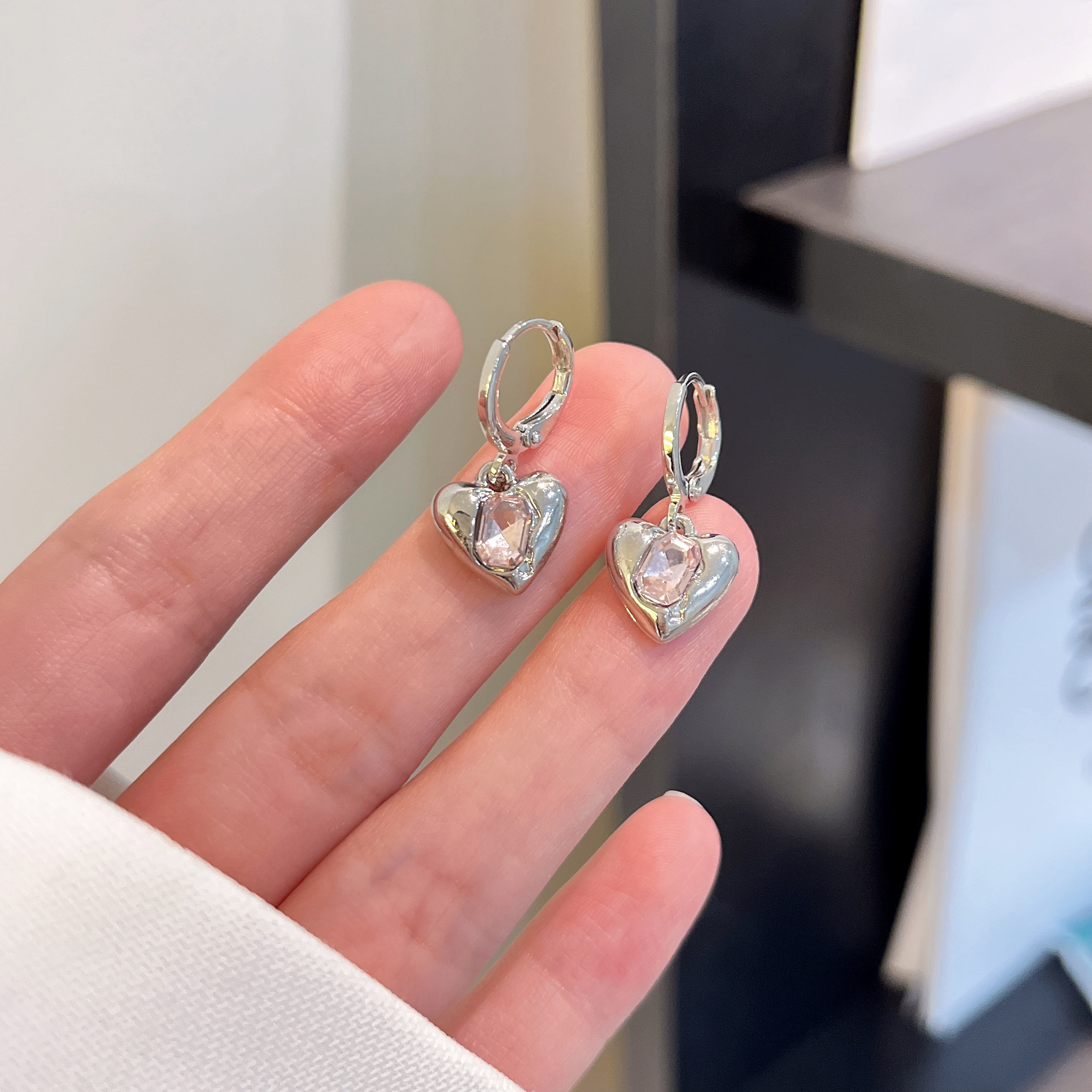 气质爱心耳环2022年新款潮耳钉