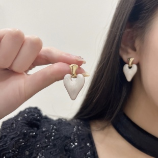 轻奢法式罗曼蒂克滴釉爱心耳环女气质简约高级感小众耳钉耳饰