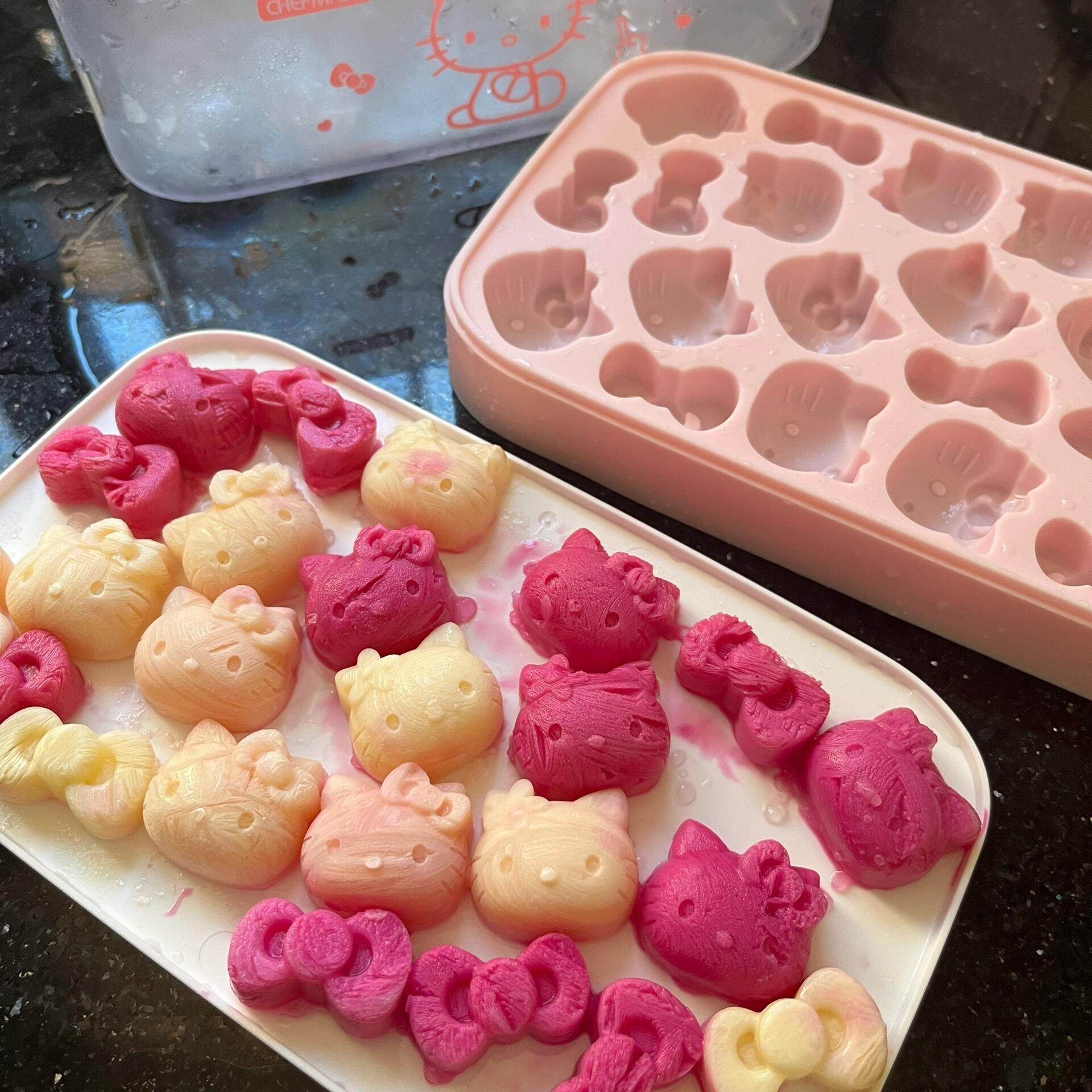 卡通hellokitty冰块模具家用食品级制冰冰格硅胶软婴儿辅食巧克力