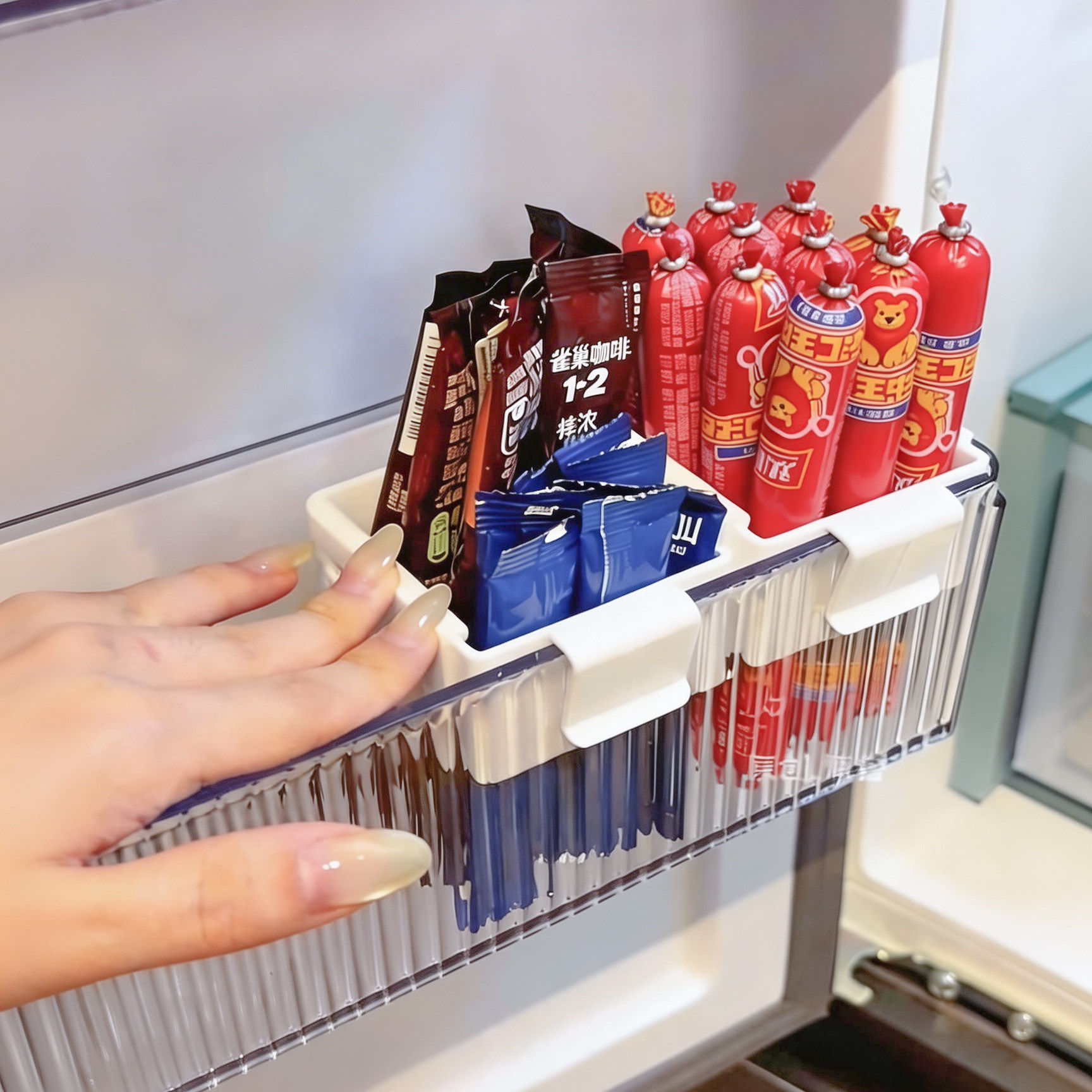冰箱侧门收纳盒可伸缩小挂盒分隔自由调节板酱料包收纳篮
