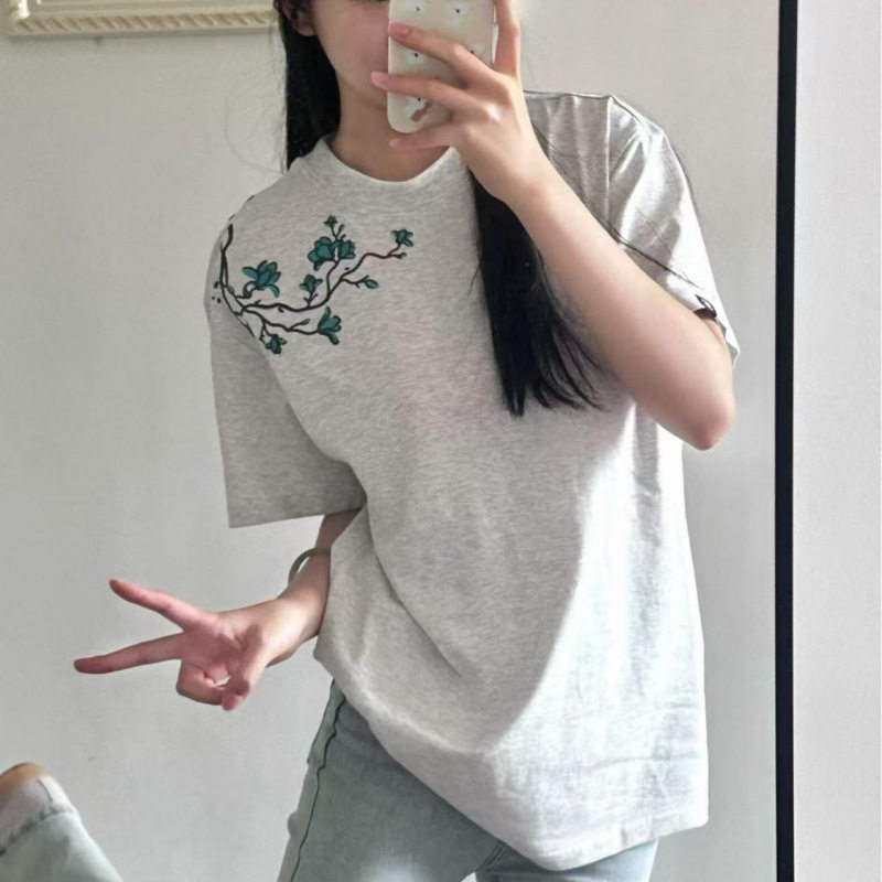 OUNI夏季花卉刺绣宽松重磅短袖女