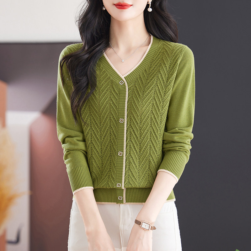 女士早秋上衣时尚洋气时髦V领针织衫2025新款春秋打底衫薄款毛衣