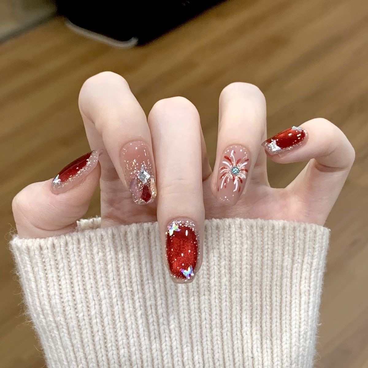 2026新年战甲红色烟花手工穿戴甲新款高级感短款显白蝴蝶亮片猫眼,彩妆/香水/美妆工具,穿戴甲/甲片,淘宝优惠券,粉丝福利购,淘宝优惠卷