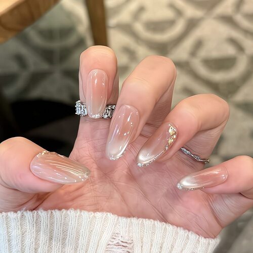 带钻细闪猫眼高级感温柔显白美甲