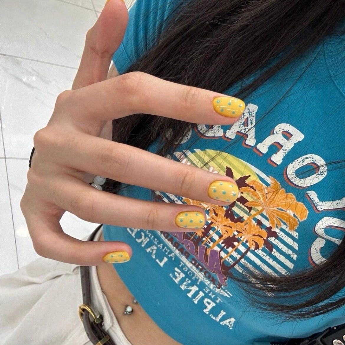 【黄油饼干】秋冬新品黄色蓝波点猫眼手工穿戴甲短款豆豆甲高级感