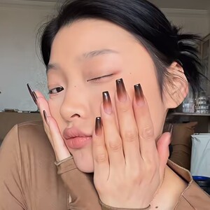焦香拿铁纯手工穿戴甲简约ins美拉德渐变小众显白甜酷长款美甲贴