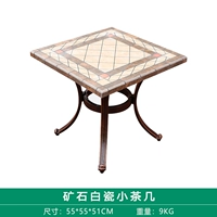 Маленький журнальный столик из белого фарфора высотой 55 см.