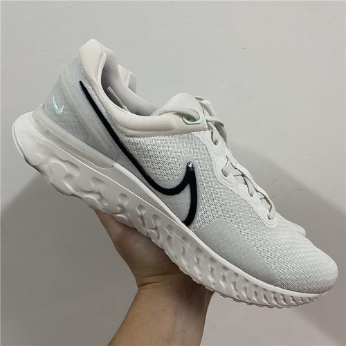 缓震跑步鞋Nike/耐克透气