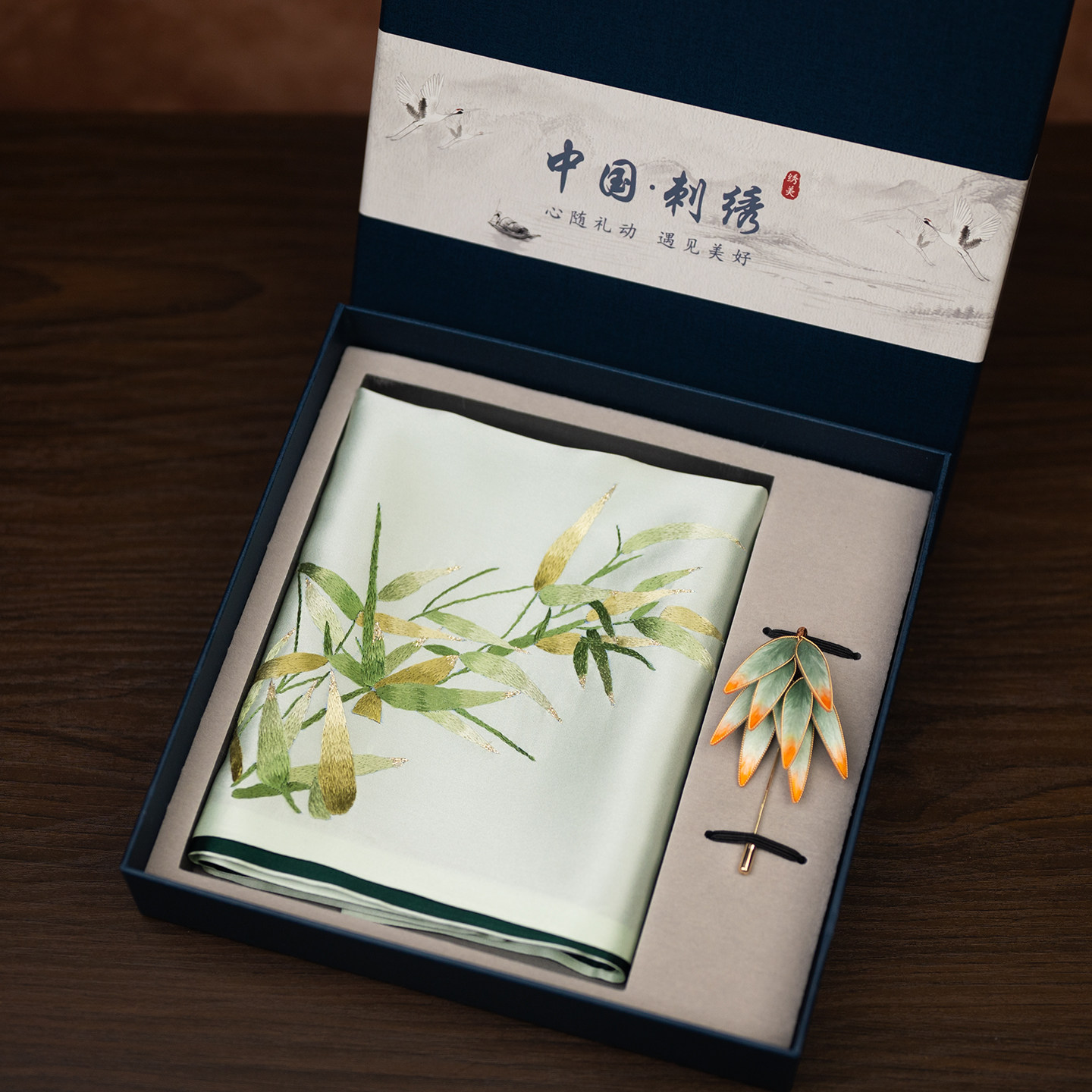 非遗苏绣手工绒花胸针礼盒伴手礼