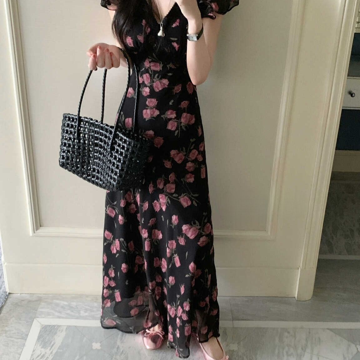 法式连衣裙夏季新款玫瑰花优雅显瘦领小飞袖碎花收腰气质
