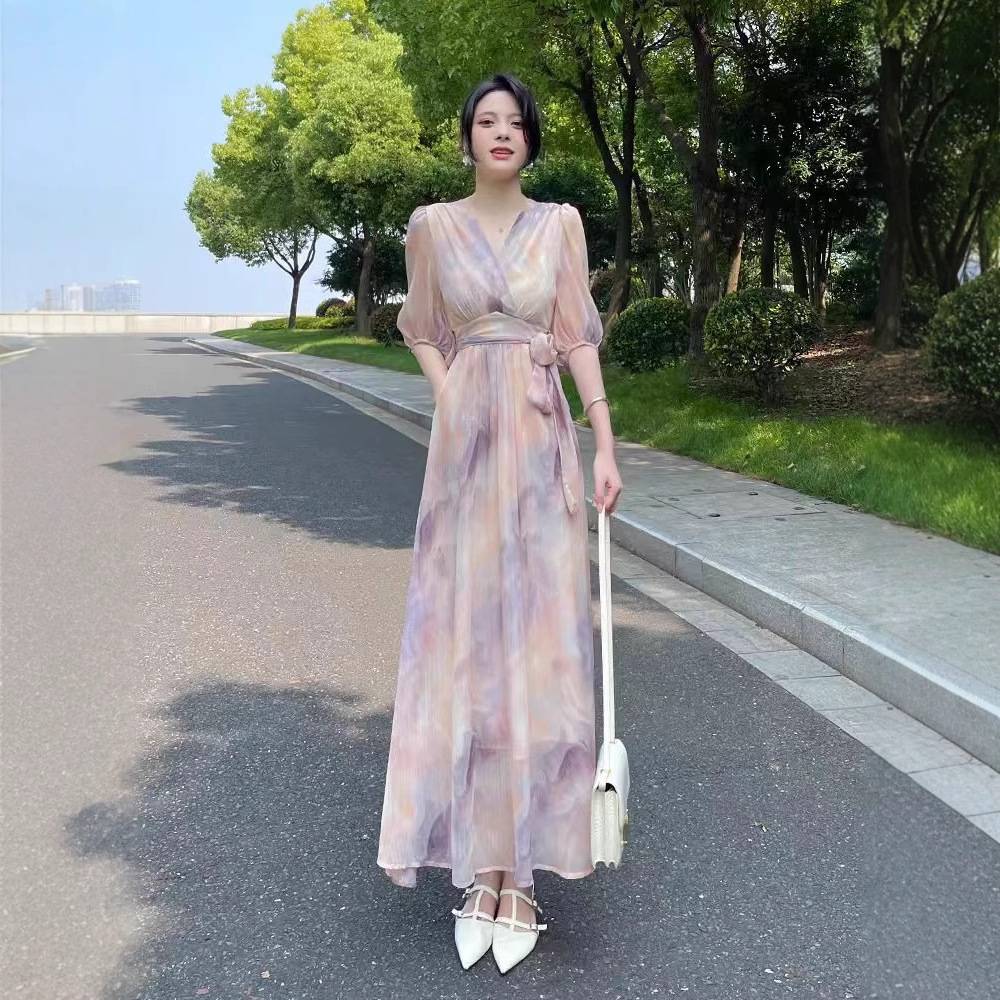 碎花连衣裙女夏季新款设计感气质收腰显瘦茶歇法式系带长裙子