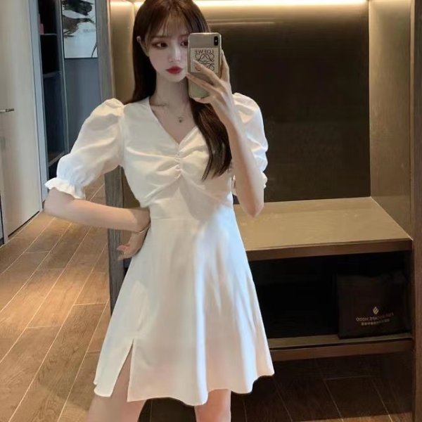 夏季新款法式复古赫本v领显瘦收腰小心机性感开叉连衣裙子女