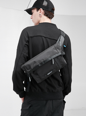 潮牌日系斜挎包男街头潮流休闲工装单肩包运动大容量帆布机能背包