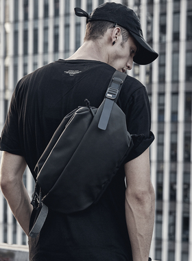 Mackar潮牌街头斜挎包男潮包单肩背包休闲运动防水大容量挎包胸包