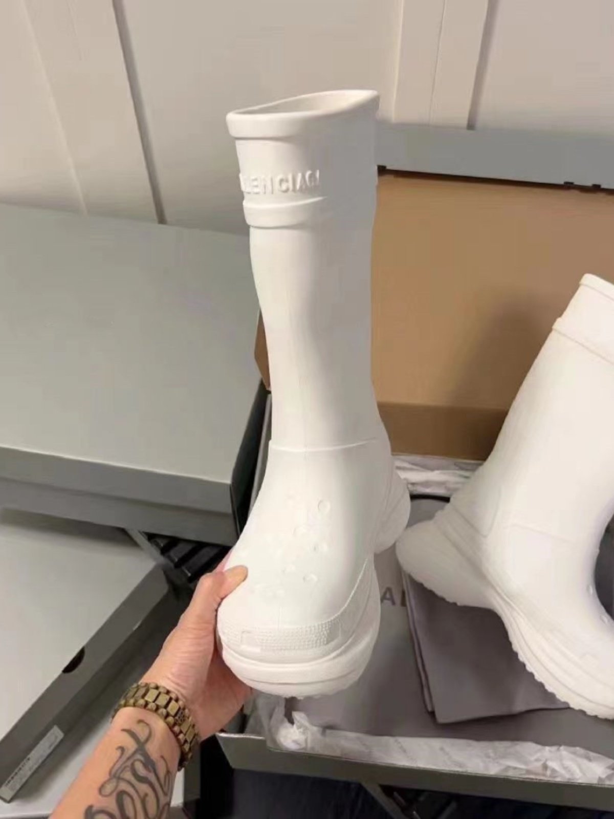 파리 홀인더월 부츠 ASIGE 인터넷 연예인 공동 브랜드 장화 두꺼운 밑창 방수 및 미끄럼 방지 작은 기사 부츠