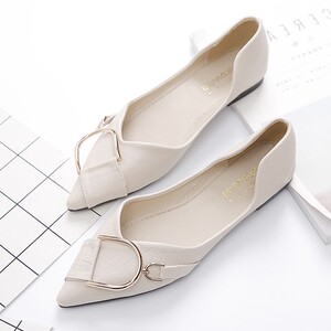 浅口尖头金属扣豆豆鞋