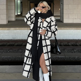 欧美风宽松黑白色格子长款大衣加绒加厚羊羔毛毛绒绒外套女2024冬