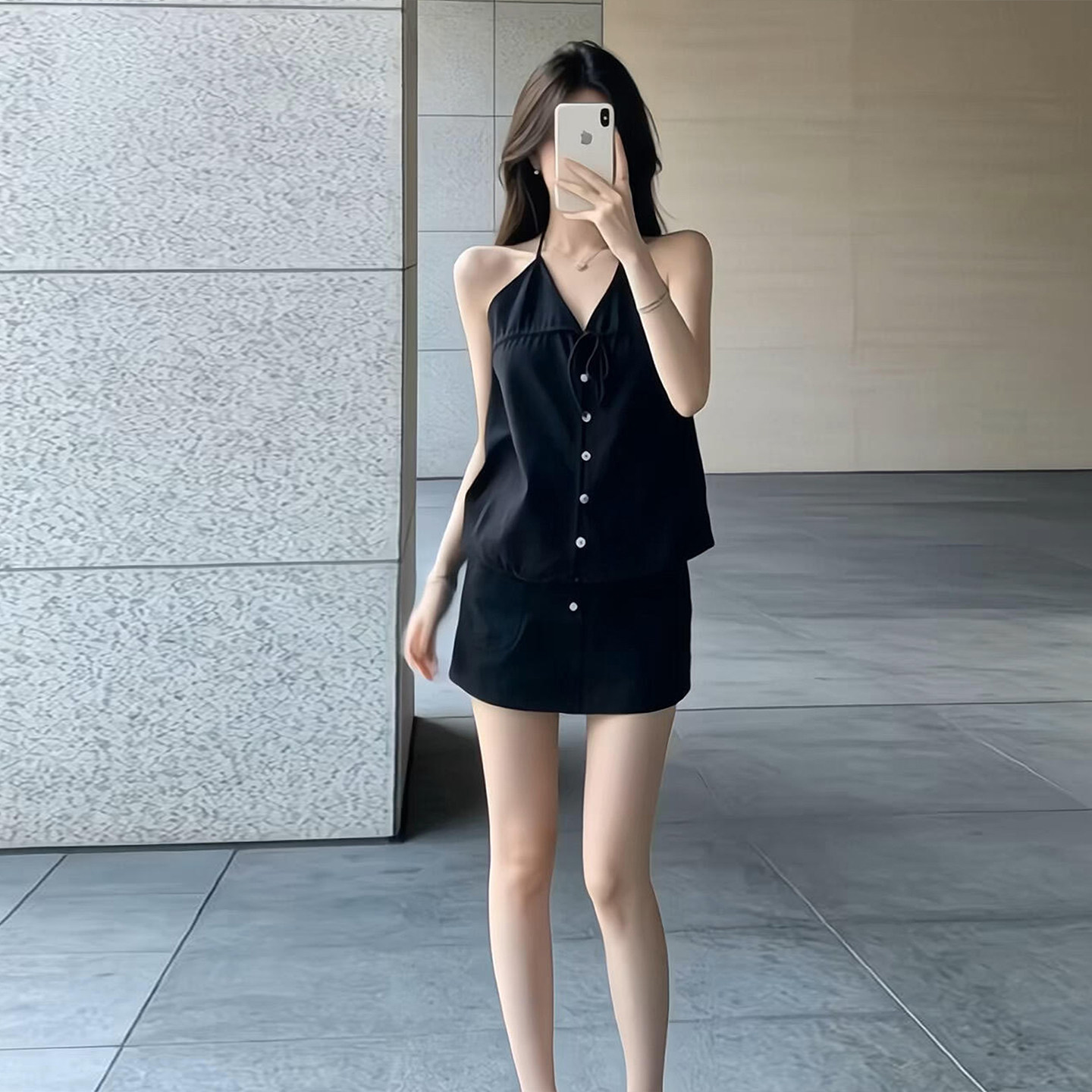 夏日韩系绝美黑色挂脖吊带连衣裙子女夏季2026新款辣妹风短裙套装