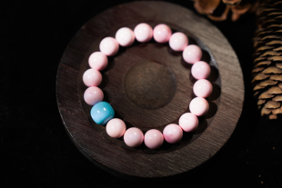 深夜小茶馆甄选被赐福的天然珊瑚贝手串,配2026定做台历