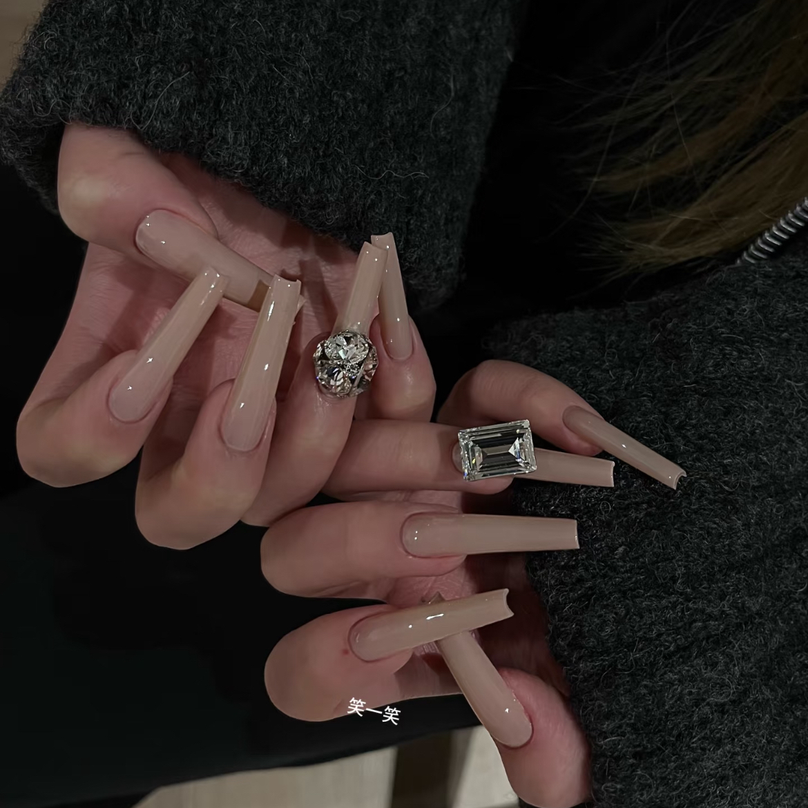 高品质纯手工穿戴甲2025新款美甲贴片可拆卸裸色法式梯形闪钻简约
