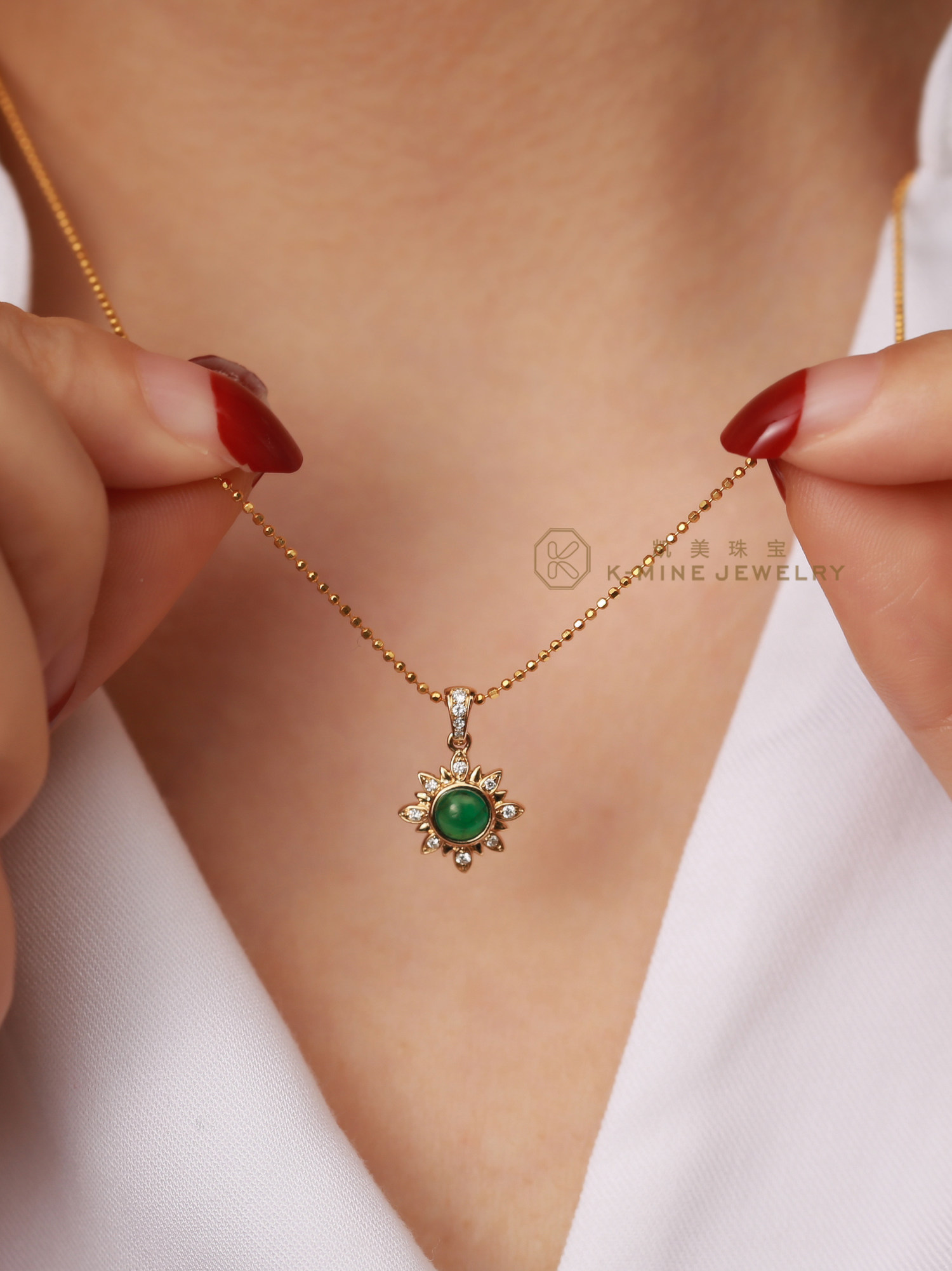 凯美珠宝18K金天然素面祖母绿吊坠小雏菊花朵钻石项链女精致复古