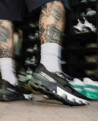 ON x PLEASURES x The Loop 三方联名款 运动鞋